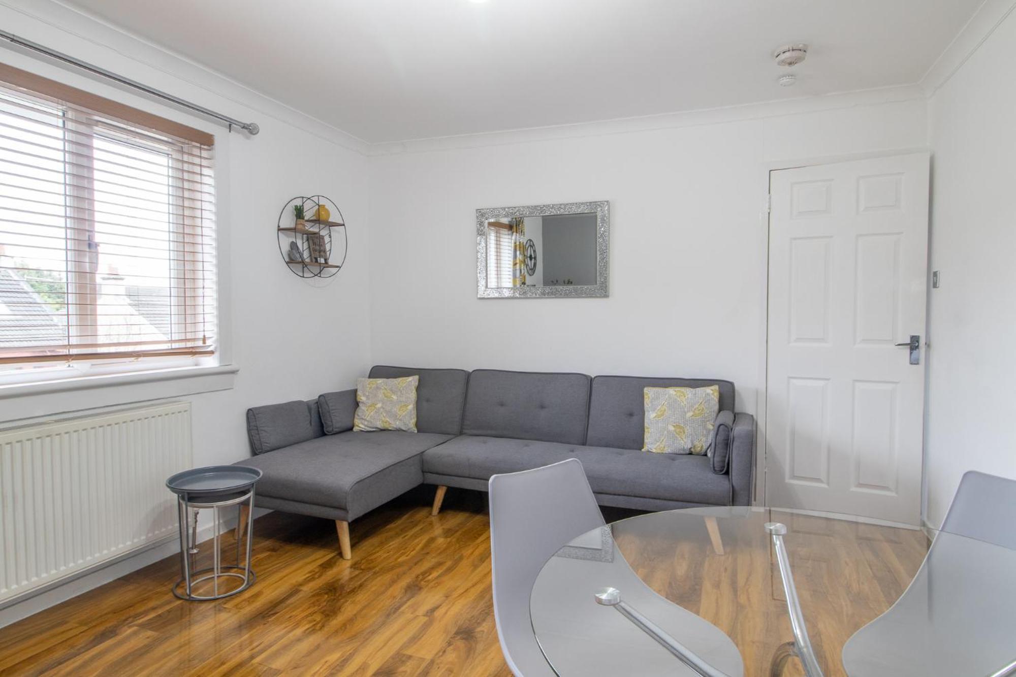 1 Bed Apartment Central Hamilton Free Wifi With Great Transport Links To Glasgow Extérieur photo