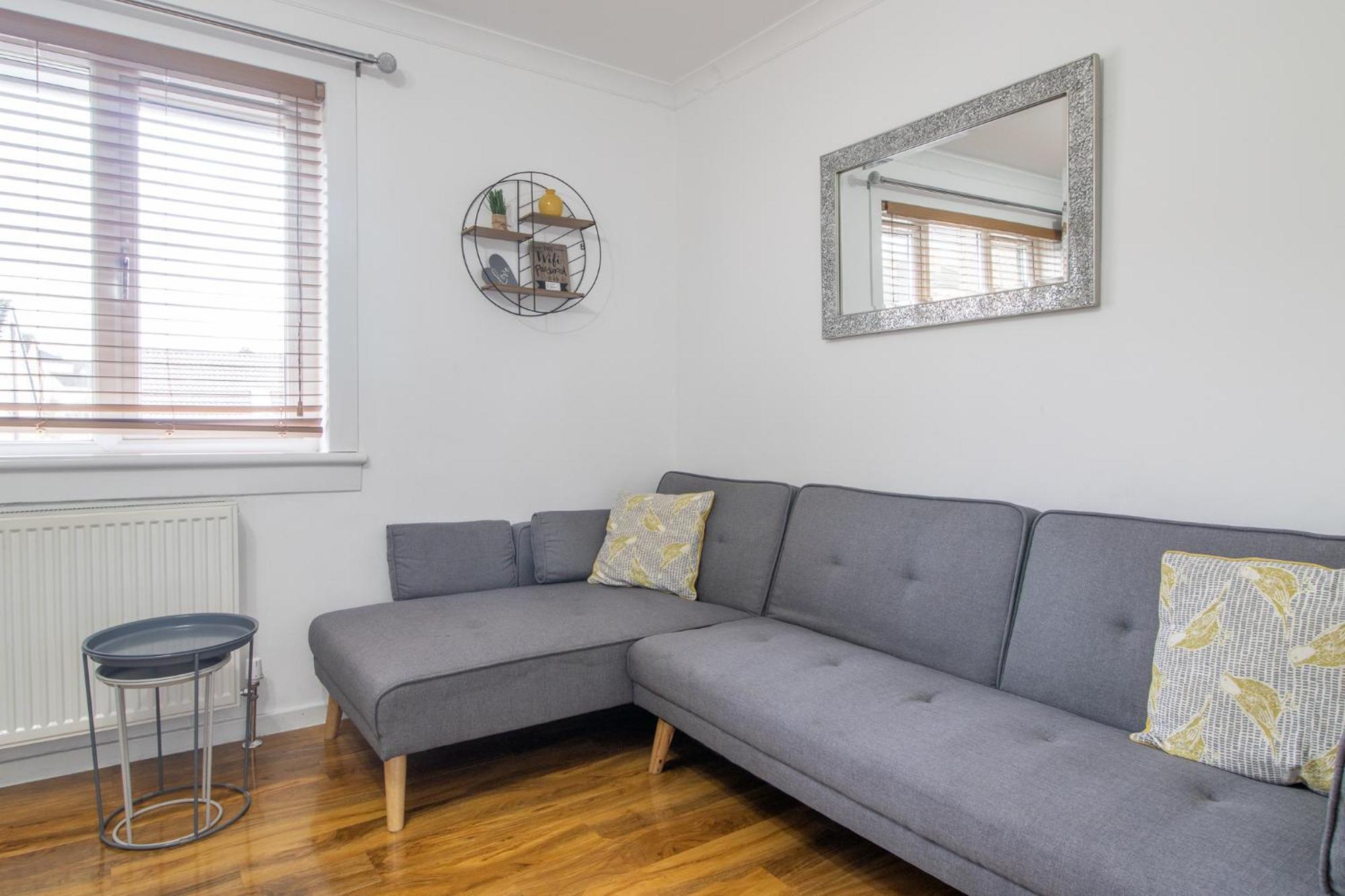 1 Bed Apartment Central Hamilton Free Wifi With Great Transport Links To Glasgow Extérieur photo