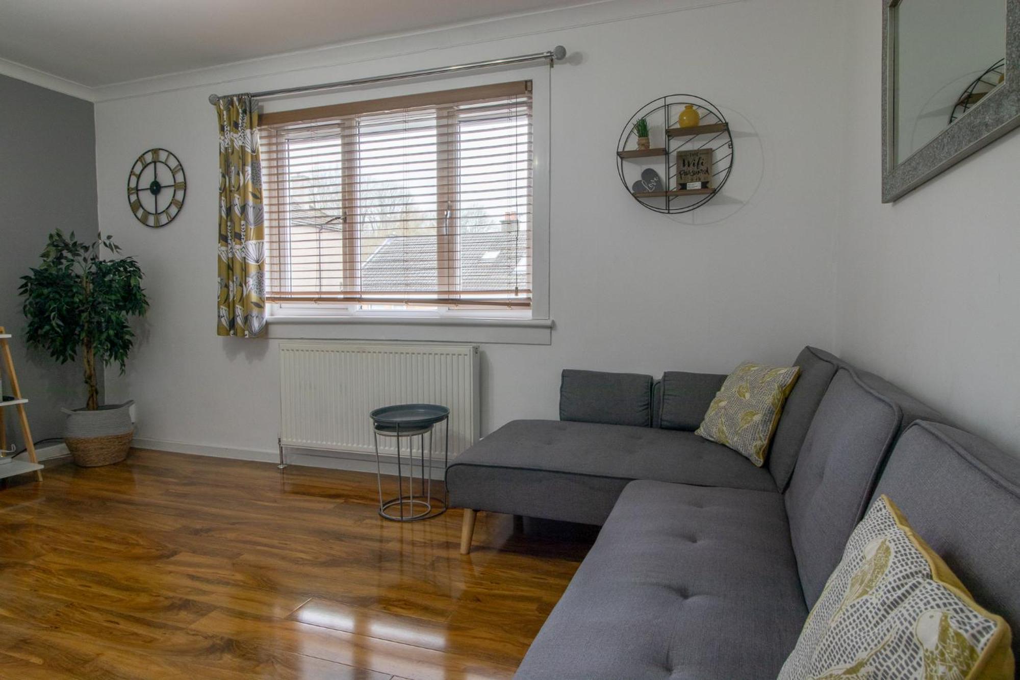 1 Bed Apartment Central Hamilton Free Wifi With Great Transport Links To Glasgow Extérieur photo