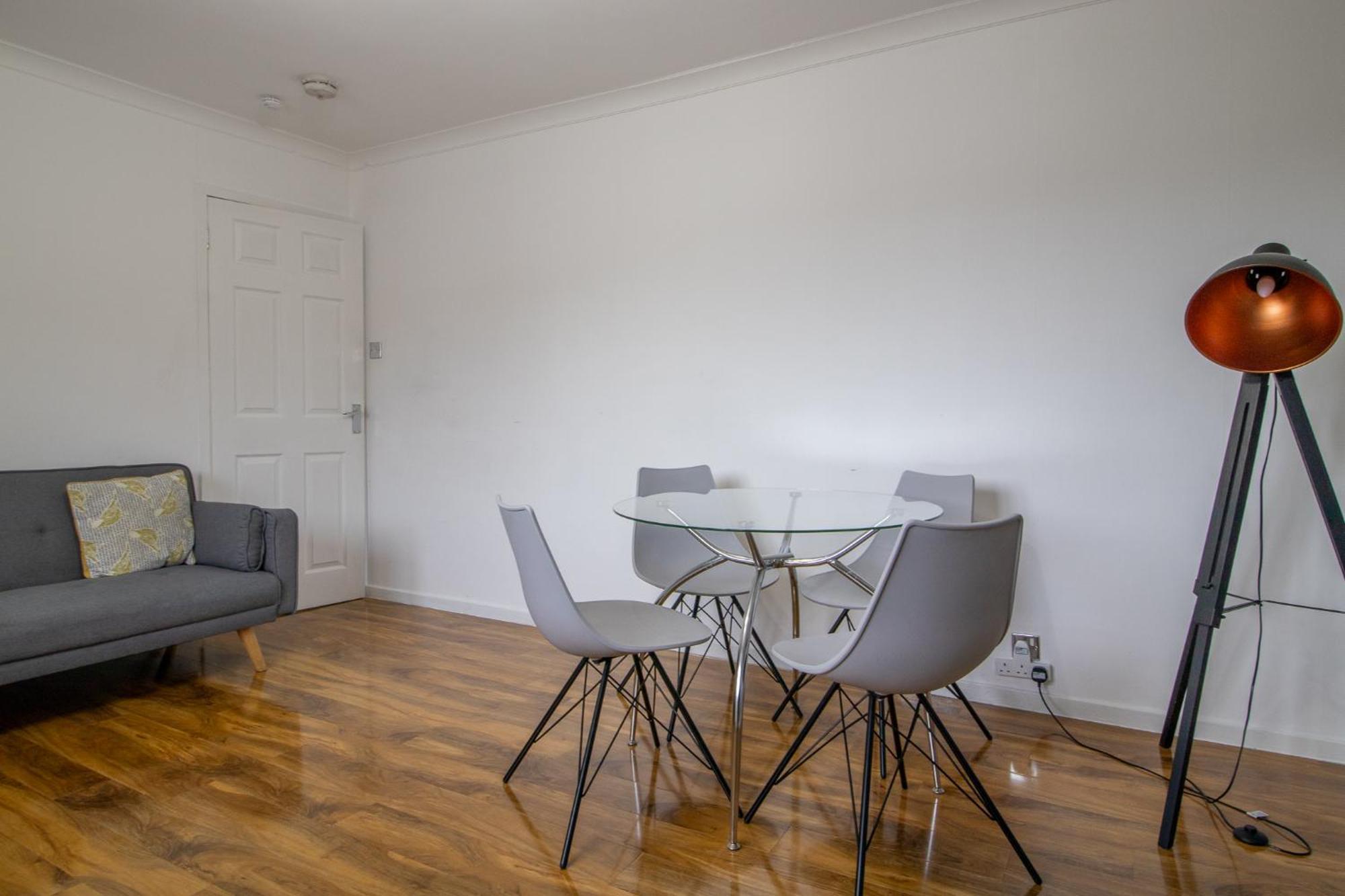 1 Bed Apartment Central Hamilton Free Wifi With Great Transport Links To Glasgow Extérieur photo