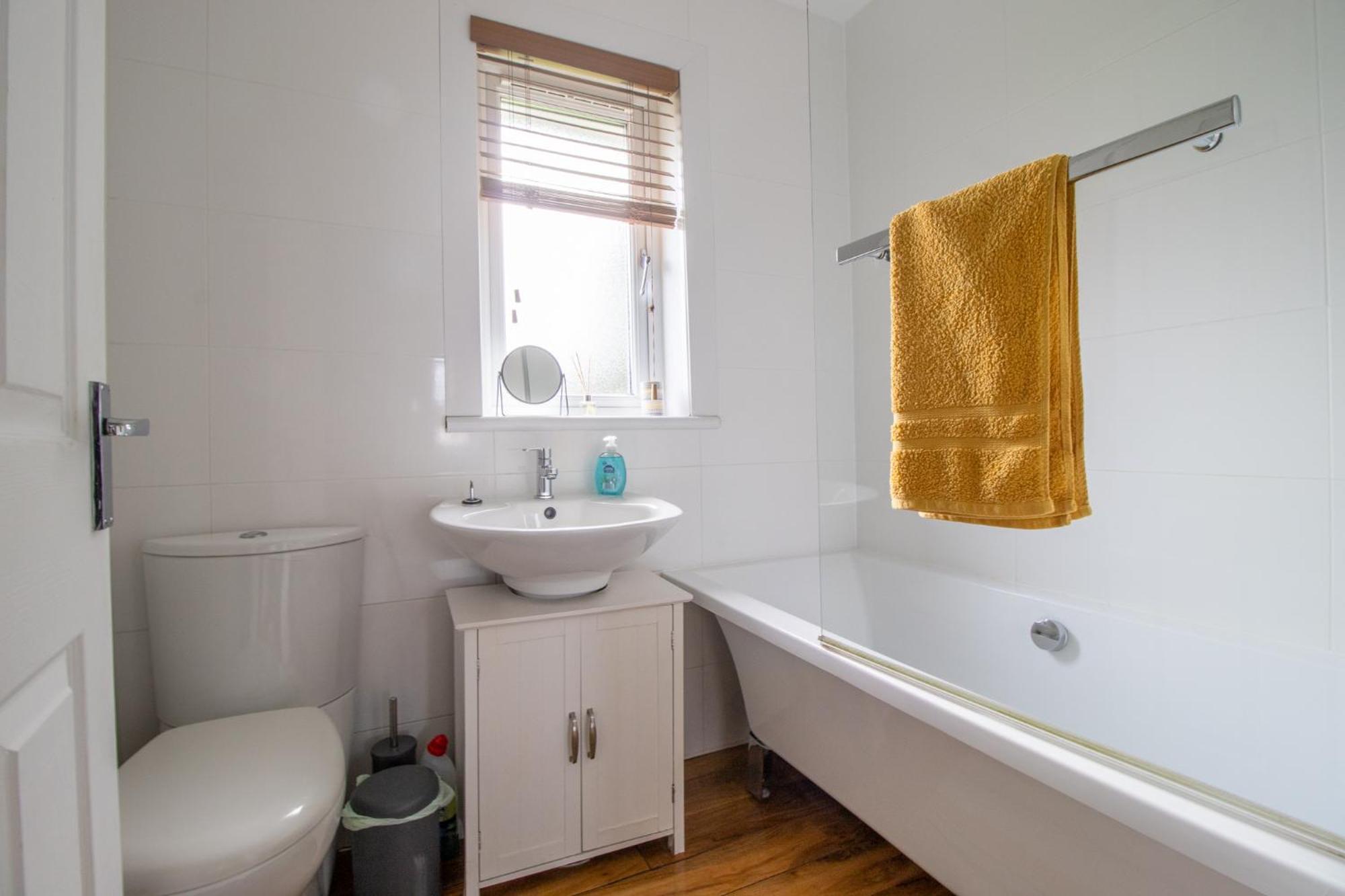 1 Bed Apartment Central Hamilton Free Wifi With Great Transport Links To Glasgow Extérieur photo